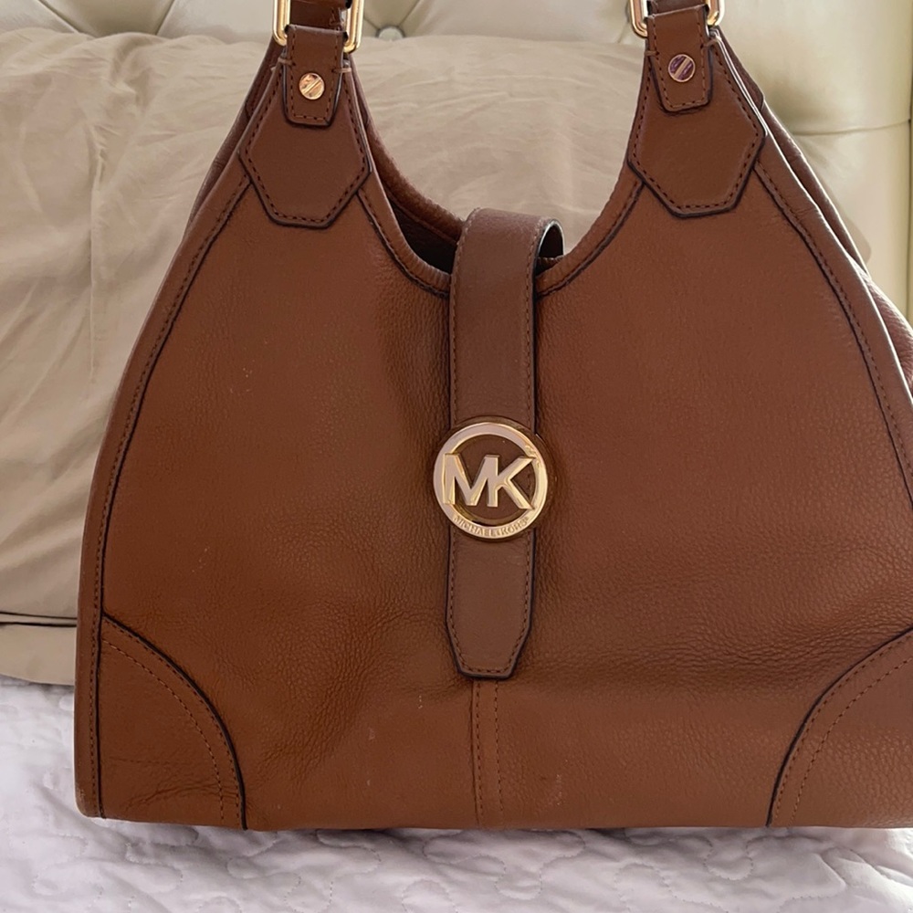 Michael Kors brown shoulder bag. Lightly used. In great shape.